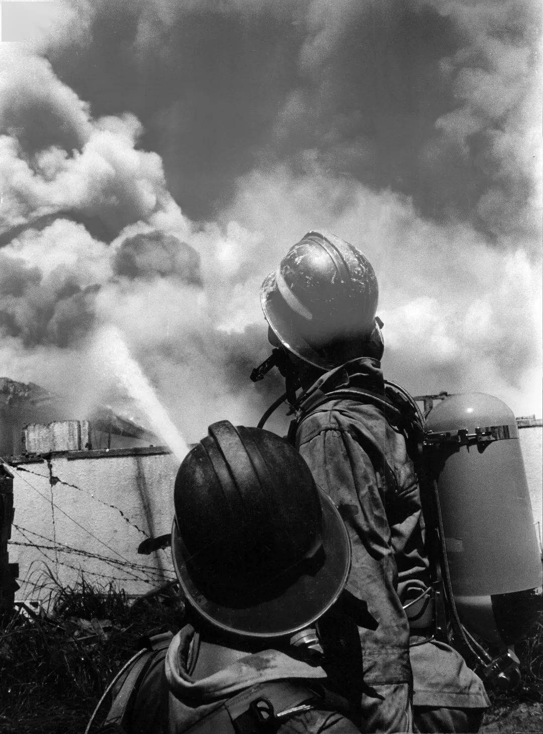 1993年深圳大爆炸視頻,回顧歷史瞬間，深圳大爆炸與全面實施數(shù)據(jù)策略,深入數(shù)據(jù)執(zhí)行方案_版面70.35.21