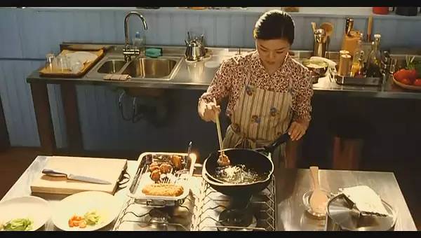 美食與電影結(jié)合的主題,美食與電影，一場視聽盛宴的深度結(jié)合與計(jì)劃執(zhí)行,安全設(shè)計(jì)解析策略_版行79.27.59