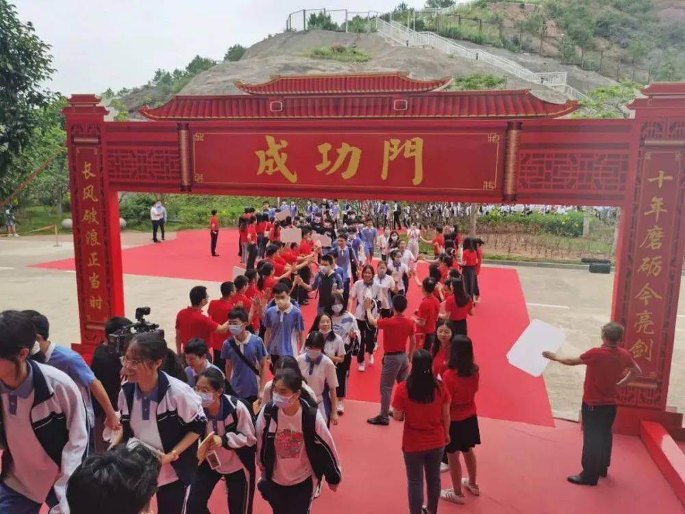 新澳門開獎現(xiàn)場直播,新澳門開獎現(xiàn)場直播與持久性方案的深度解析,持久方案設(shè)計_WearOS73.52.37