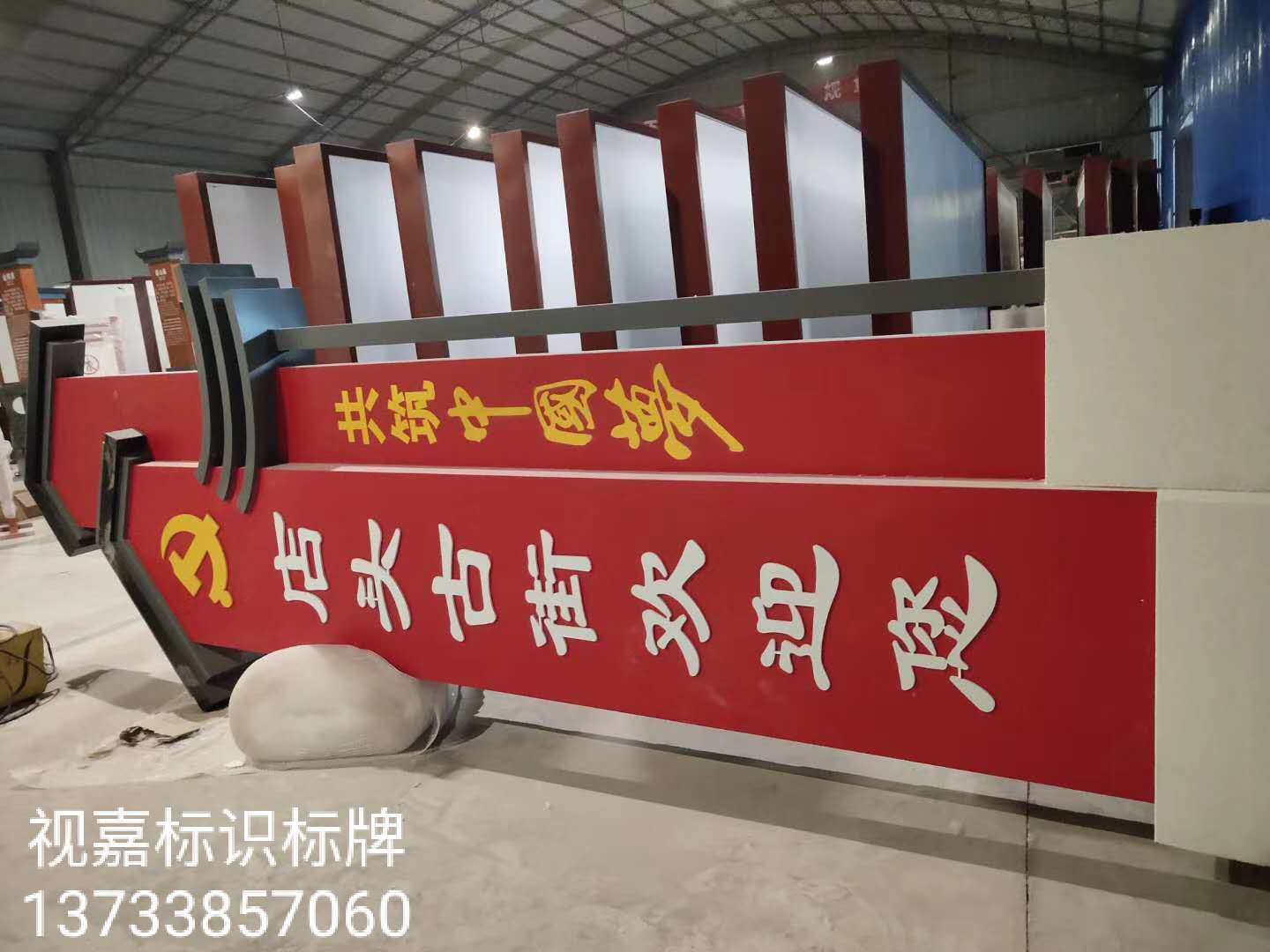 膠帶座與標(biāo)牌加工廠設(shè)備一樣嗎,膠帶座與標(biāo)牌加工廠設(shè)備，高效設(shè)計(jì)策略及其應(yīng)用,快速方案執(zhí)行_云端版39.72.46