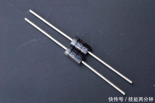 三級管有單向?qū)щ娦詥?關于三級管單向?qū)щ娦约皩I(yè)解答的經(jīng)典探討,可靠策略分析_Pixel40.51.91