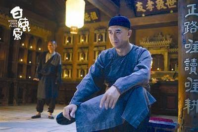 白鹿和敖瑞鵬在某種場合還原了訓(xùn)猴名場面，具體內(nèi)容和細(xì)節(jié)可能因場合和活動的不同而有所不同。一般來說，這樣的活動通常是為了娛樂、宣傳或者節(jié)目效果。，如果這是某個節(jié)目或者活動的環(huán)節(jié)，他們可能會通過模仿訓(xùn)猴的行為、互動等方式來展現(xiàn)這一名場面。具體的還原方式可能包括模仿訓(xùn)猴的動作、語言指令，以及展現(xiàn)對猴子的觀察和互動等。，無論是哪種情況，這樣的活動通常會注重娛樂性和趣味性，同時也會尊重動物和訓(xùn)練的實(shí)際情況，避免過于夸張或者誤導(dǎo)觀眾。如果您對這方面感興趣，可以關(guān)注相關(guān)的節(jié)目或者活動，了解更多的信息和細(xì)節(jié)。
