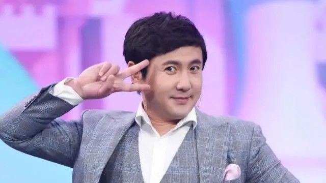 沈騰參與了央視春晚的彩排。，沈騰作為備受矚目的喜劇演員，多次參與春晚演出，憑借其幽默的風格和出色的表演技巧贏得了廣大觀眾的喜愛。在央視春晚彩排中，他帶來了精彩的表現(xiàn)，為觀眾帶來了歡笑。，以上信息僅供參考，如需了解更多關于沈騰現(xiàn)身央視春晚彩排的內(nèi)容，建議密切關注相關媒體報道或關注央視春晚的官方信息。