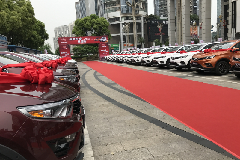 2025港澳圖庫(kù)彩圖大全,寶寶偷偷下車 家長(zhǎng)直接騎走嚇壞路人