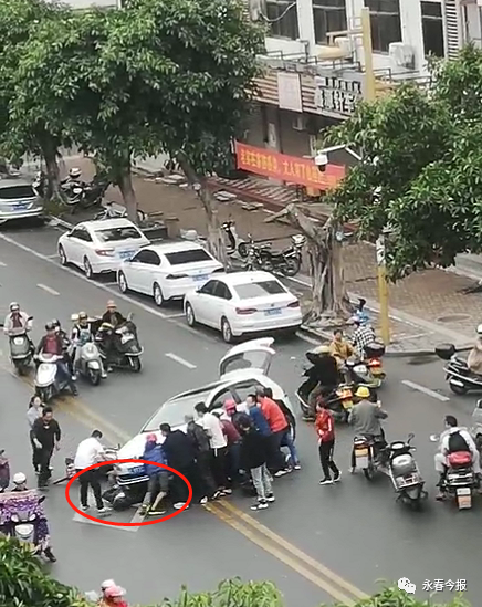 深圳松崗哪里可以免費做核酸檢測,男子被撞卷入車底 眾人抬車救人